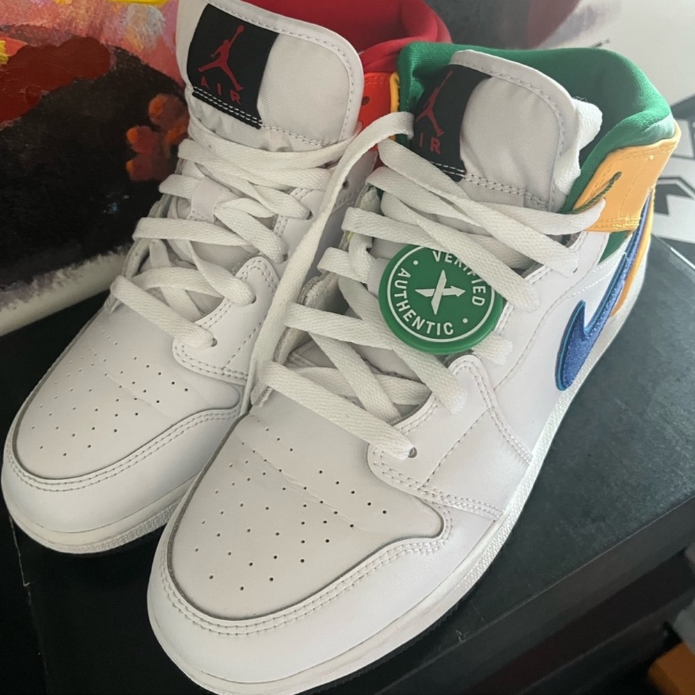 - Jordan 1 Mid Alternate Multi-Color (GS)